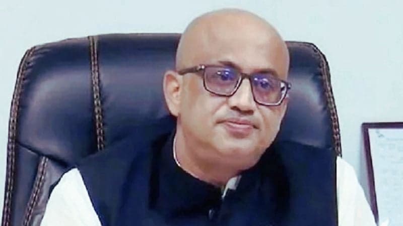 Ex-state minister Dr. Murad served arrest warrant