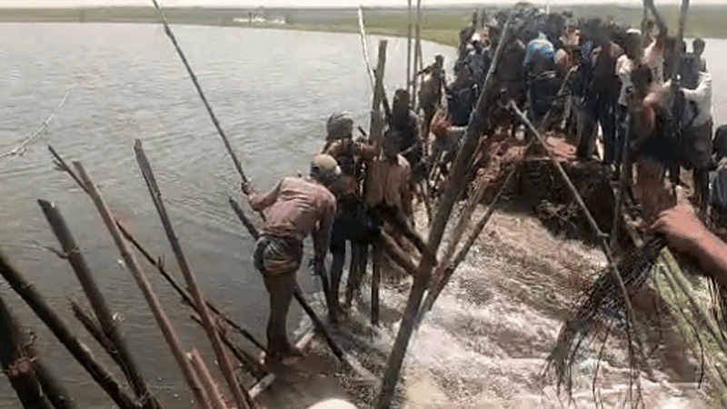 Floodwater enters Sunamganj haor as embankment breaks