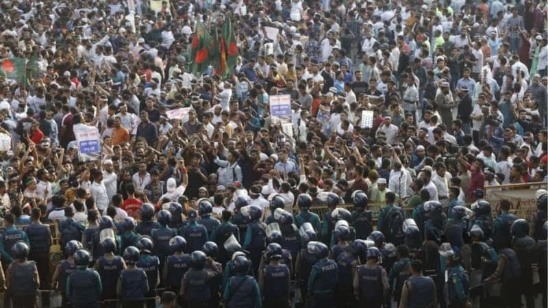 Shahbagh blockade demanding construction of Barisal-Bhola bridge