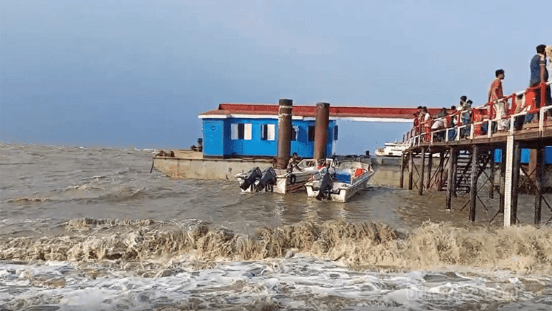 Hatia loses connectivity with rest of country; Nijhum Dwip flooded