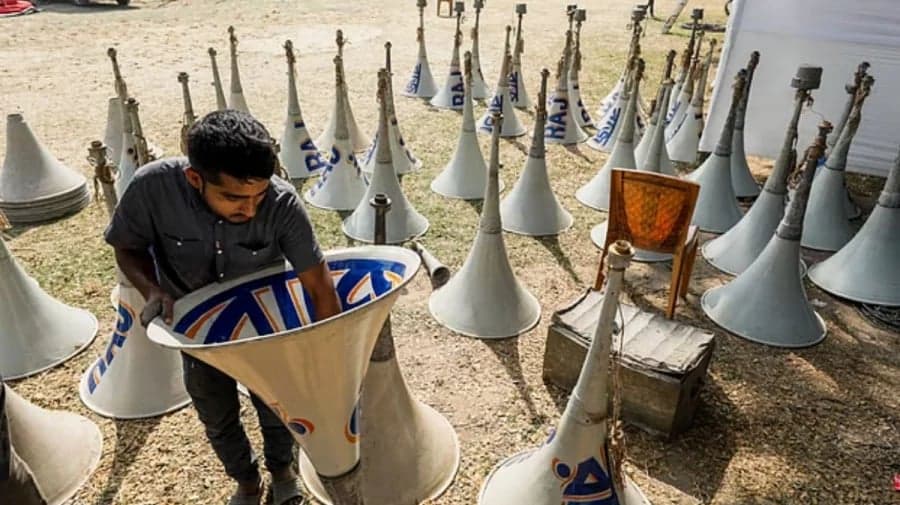 18 mikes, 5 coils of wire stolen from BNP Chattogram rally