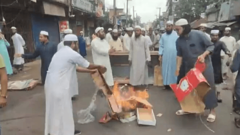 Hefazat activists block roads in Chattogram over leader’s death