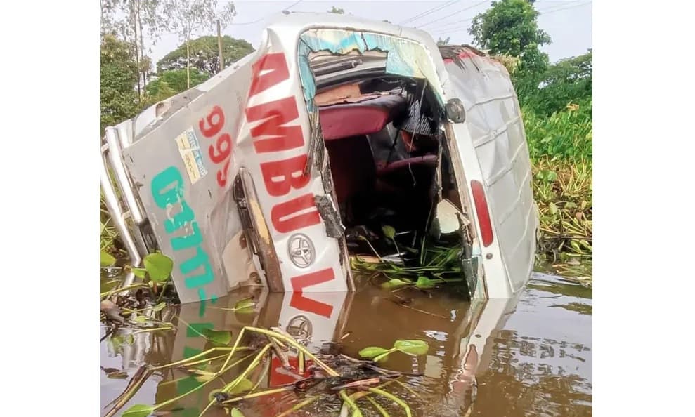 8 injured as ambulance carrying body falls into ditch in Sunamganj
