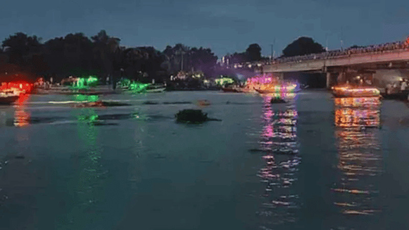 Boat capsizes during idol immersion: Body of one missing child recovered