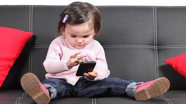 Smartphones are risky for children under 13: Study