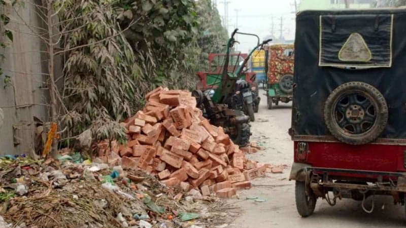 Road crash claims 3 lives in Rupganj