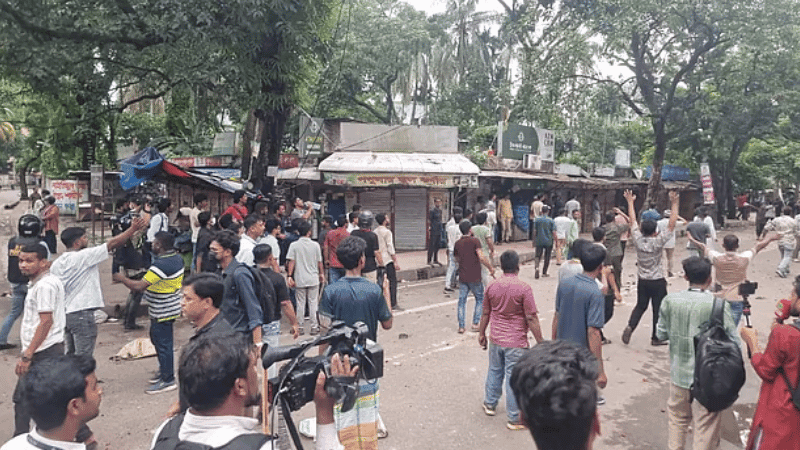 Chhatra Dal, Shibir men clash at Dhaka Alia Madrasah