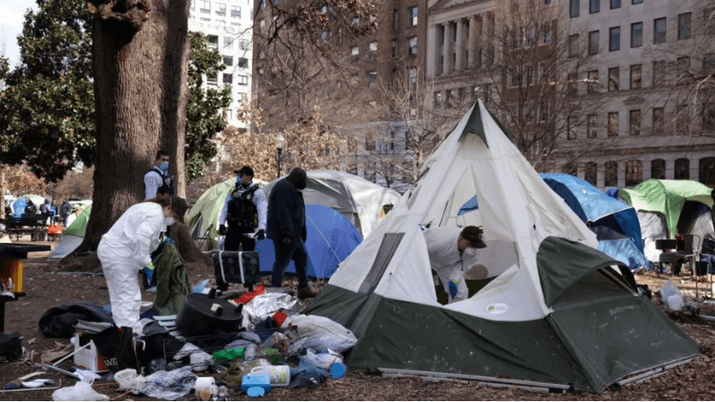 Trump orders removal of homeless people from Washington