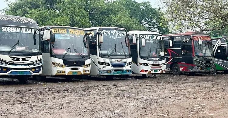 Labour dispute halts all bus services in Chapainawabganj