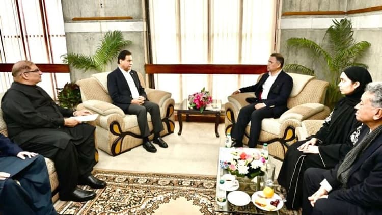 Pakistan's Speaker meets Tarique Rahman, expresses condolences