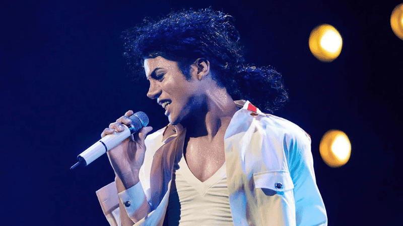 'Michael' breaks all records, closes in on 900 million dollars