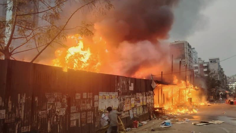 Fire at Uttara kitchen market