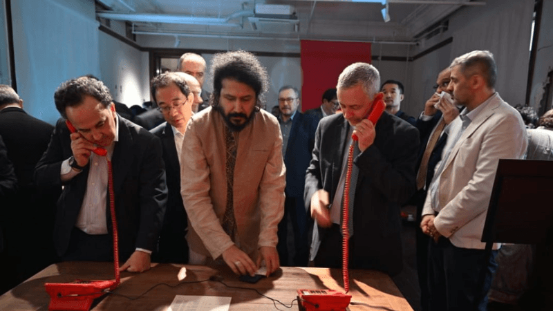 Foreign diplomats visit July museum