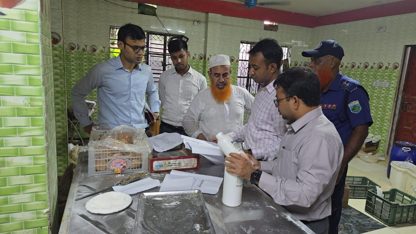 Fine for chemical flavor in bakery products in Bogura
