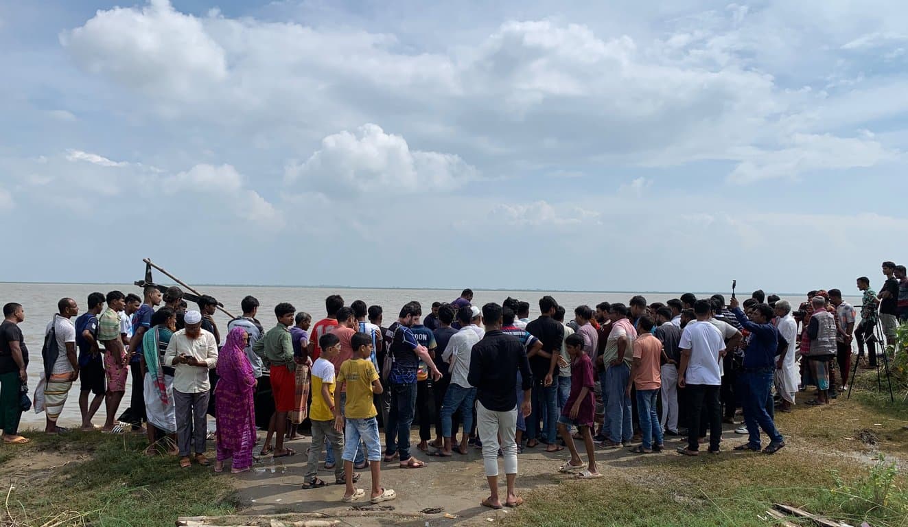 Father, son missing after boat capsizes in Padma River in Rajshahi