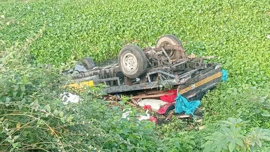 Four killed in bus-pickup collision in Habiganj