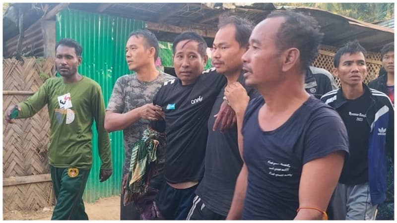 58 members of Myanmar Army, BGP take shelter in Bangladesh