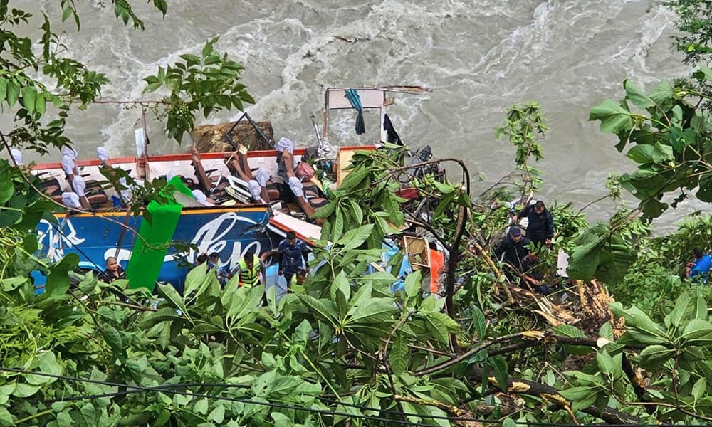 নেপালে বাস দুর্ঘটনায় নিহত ২৭ ভারতীয়