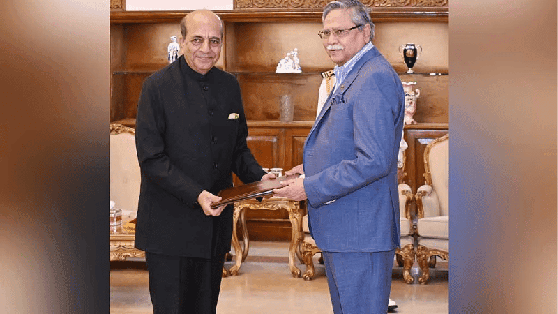 India’s new High Commissioner Dinesh Trivedi presents credentials to President