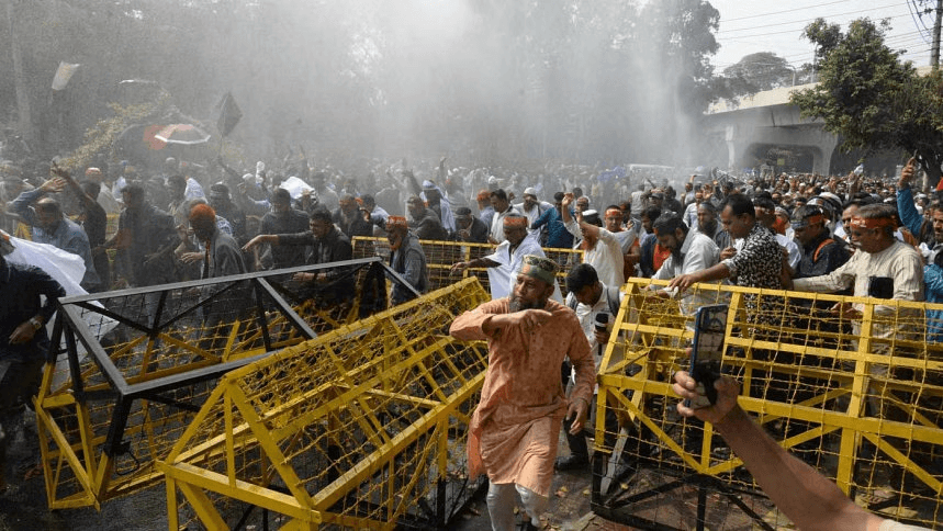 Cops disperse protesters demanding reinstatement of sacked BDR men