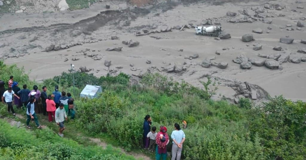 Floods destroy Nepal-China bridge, 9 dead