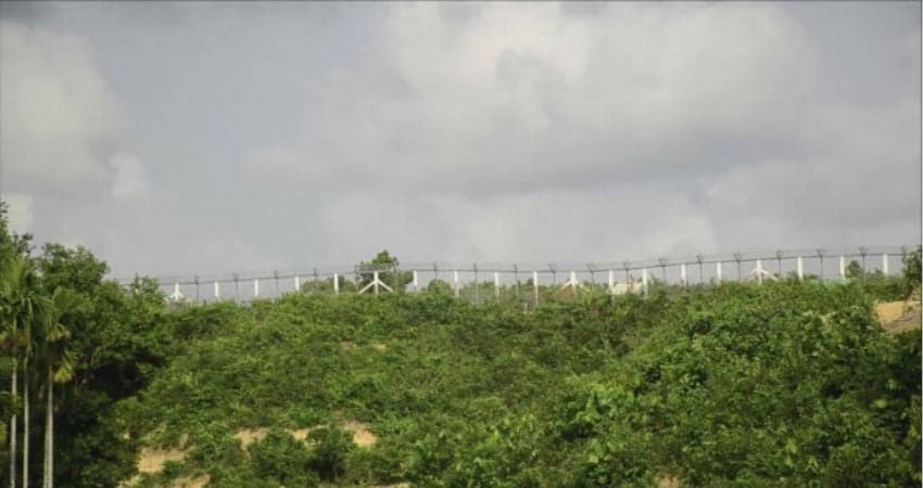 Rohingya youth loses leg in landmine blast at Naikhongchhari