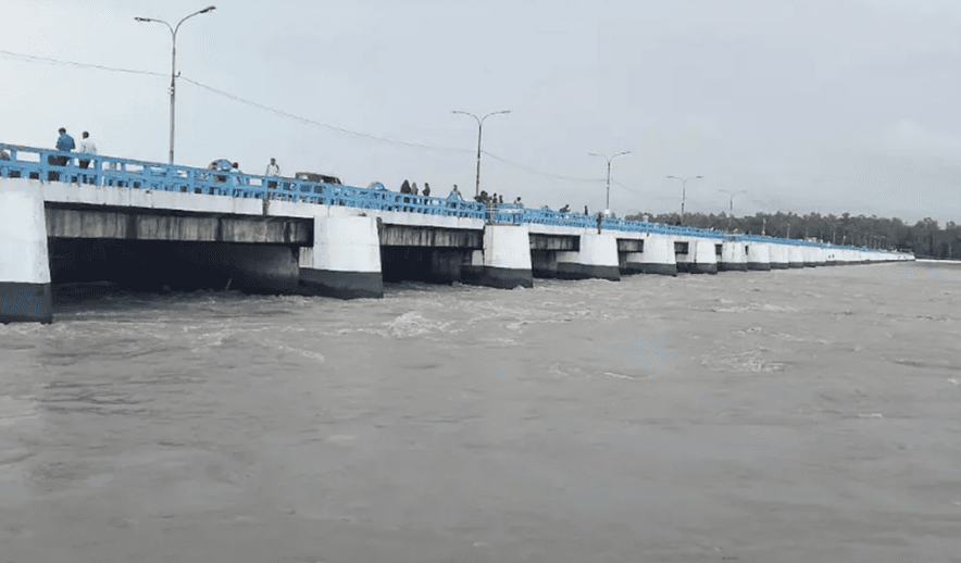 Teesta water crosses danger level in Lalmonirhat, low-lying areas flooded