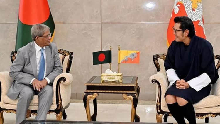 Bhutan King makes brief Dhaka stopover, meets President Mirza Fakhrul