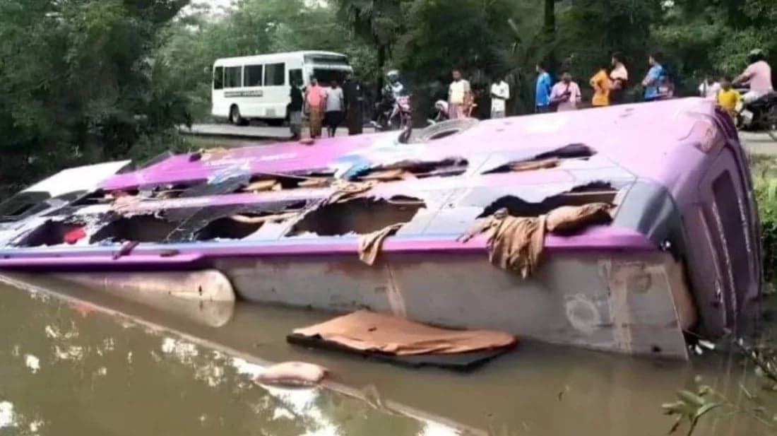 15 injured as JnU alumni bus plunges into pond in Patuakhali