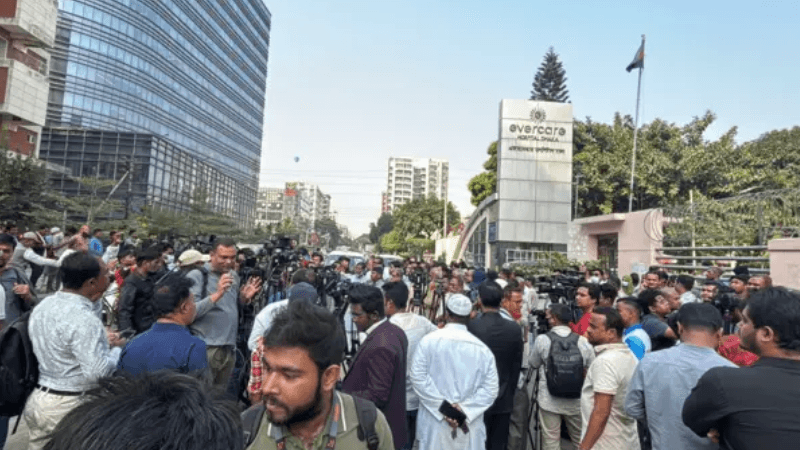 Khaleda Zia's death: BNP Leaders and activists gather in front of Evercare Hospital