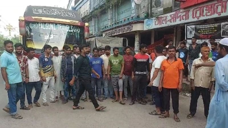 Bus services halted on Rajshahi-Chapainawabganj route