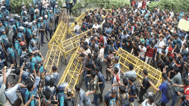 Police use batons, tear gas on JnU students; over 100 injured