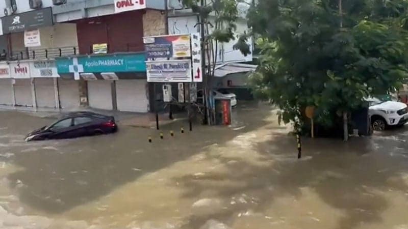 Gujarat floods kill 28, displace thousands