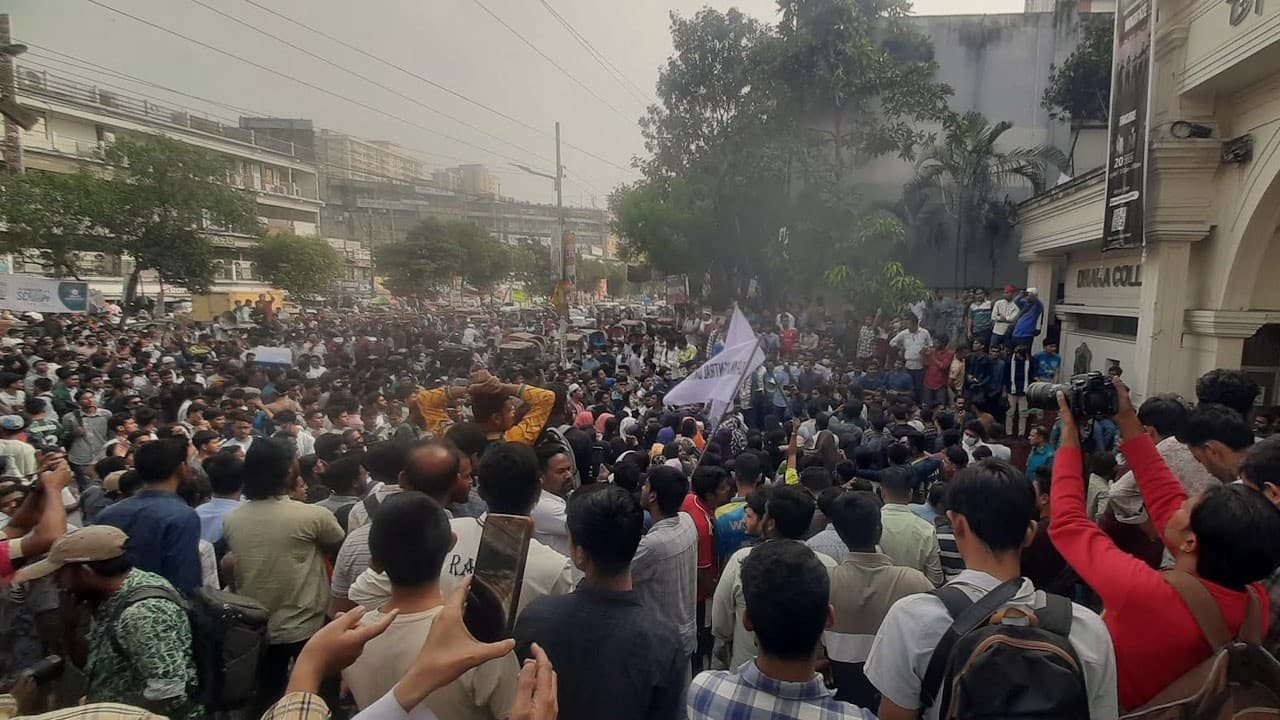 Seven college students announce new protest programme