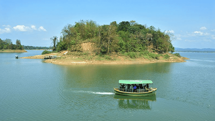 Fuel crisis halts speedboat operations in Kaptai Lake, passengers suffer