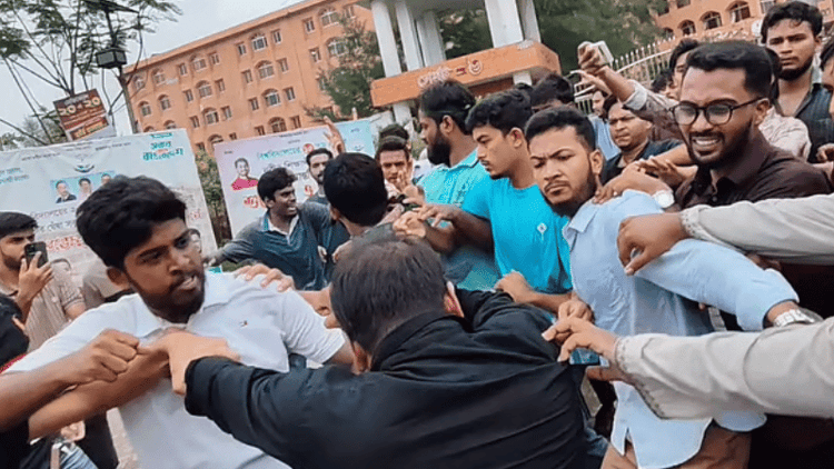 Chhatra Dal, Chhatra Shibir clashes at Barishal University leave 10 injured