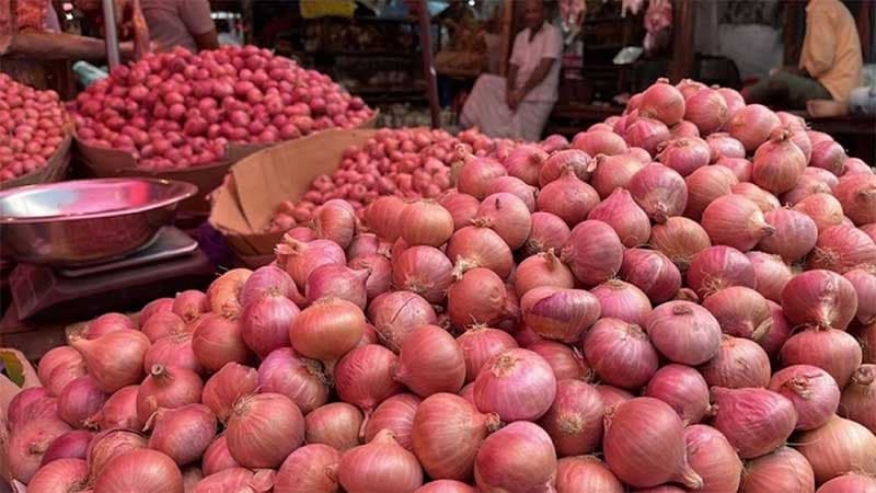 Onion prices rise by Tk35 per kg in two days