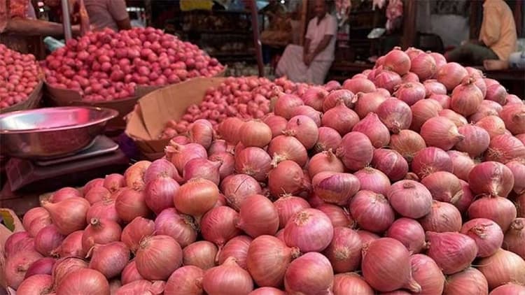 Onion prices rise by Tk35 per kg in two days