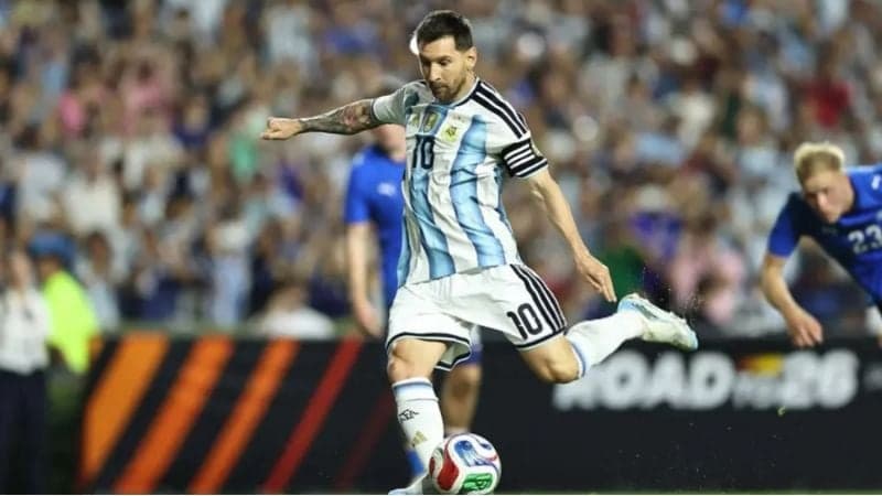 Messi's comeback goal powers Argentina to 3-0 victory over Iceland
