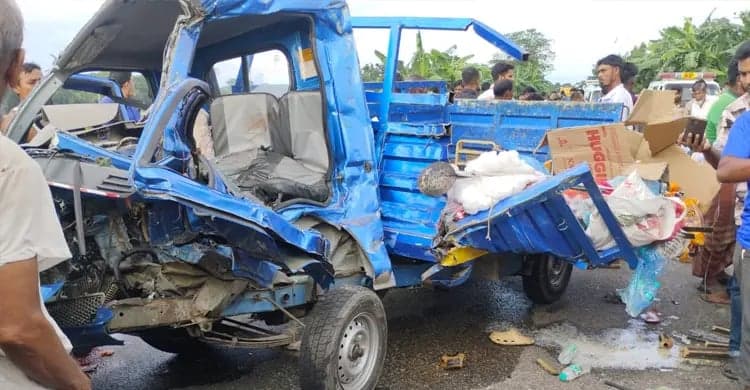 Head-on collision between pickup and truck kills 4 in Netrakona