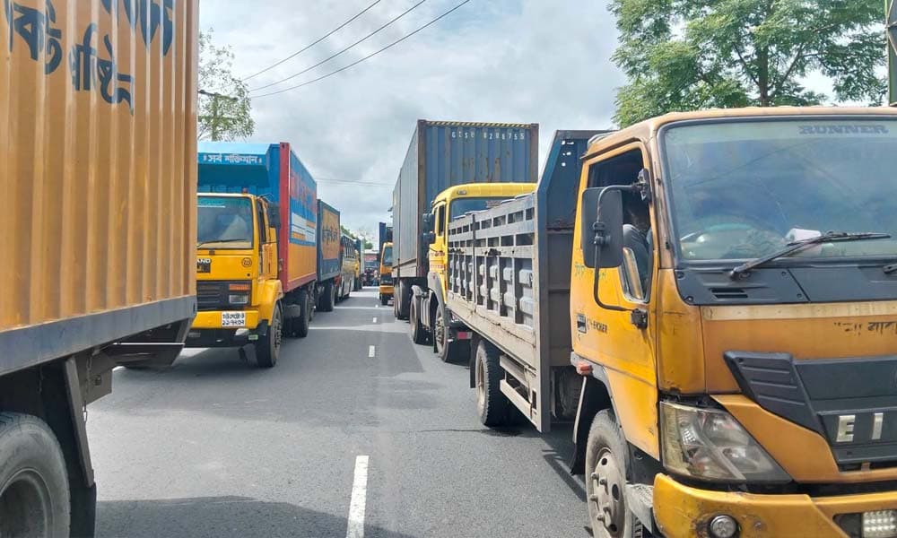 15km traffic jam on Dhaka-Chattogram highway, commuters suffer