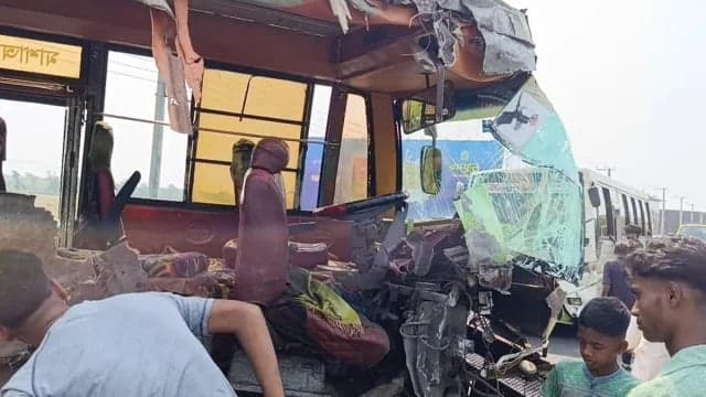 1 killed, 8 injured in head-on bus collision in Chattogram