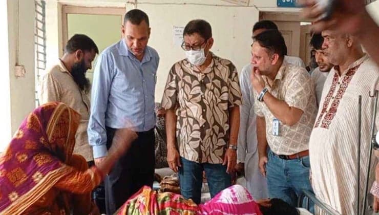 Health minister makes surprise visit to Faridpur hospital, orders transfer of 3 nurses