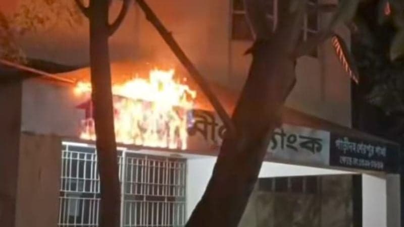 Arsonists torch Grameen Bank branch in Bogura