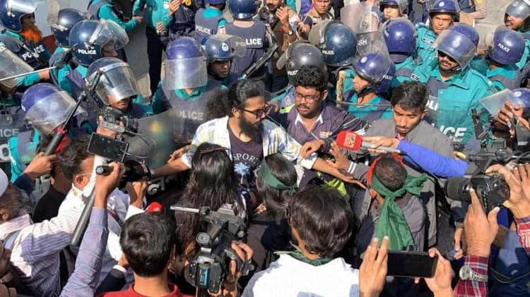 Police block ‘March to Indian Assistant High Commission’ protest in Rajshahi
