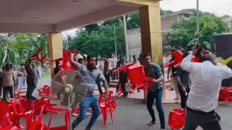 10 including teachers injured in attack on anti-VC protest at PSTU