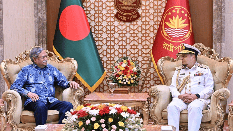 Outgoing Navy chief pays courtesy call on President