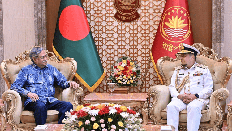 Outgoing Navy chief pays courtesy call on President