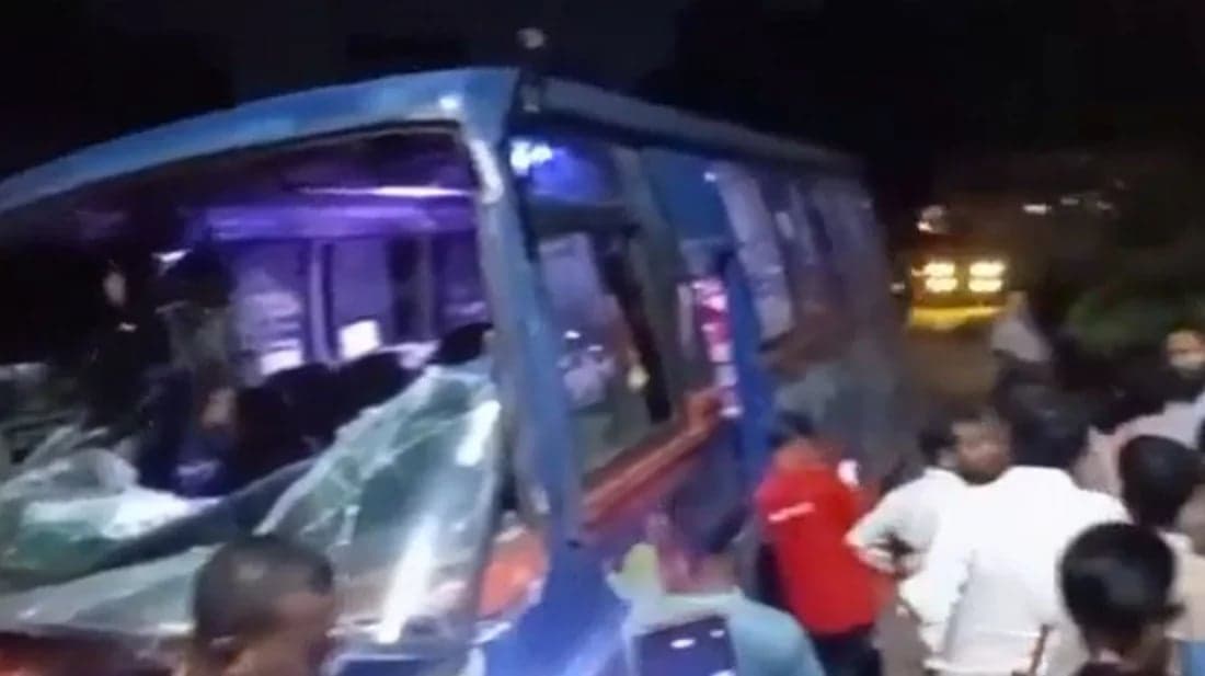 Bus crashes into Kurmitola Hospital compound, one killed