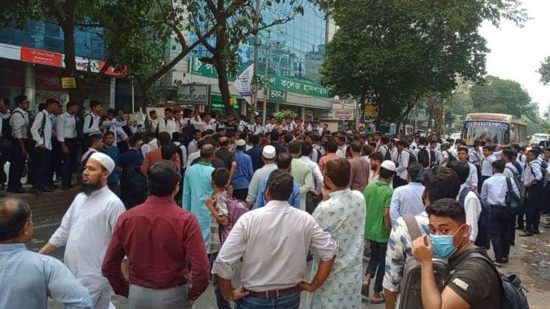 City College students block Science Lab demanding removal of principal, vice-principal